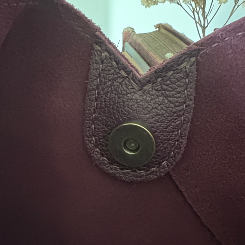 Portland Leather Goods Naomi Shoulder Bag in plum large - Picture 4 of 11